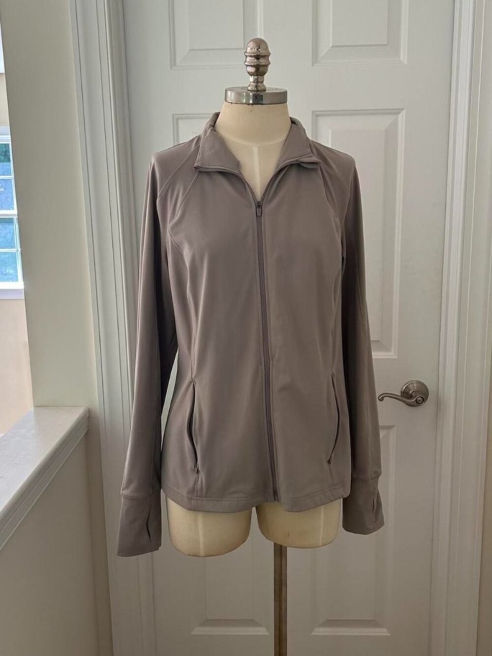 Avia brown grey zip up jacket with thumb holes Size L